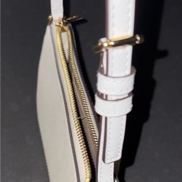 NWOT Michael Kors cream colored mini-purse with Gold Accents zip closure bag - Picture 5 of 5